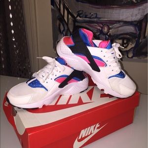 Nike Huaraches youth sneakers